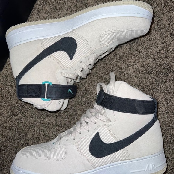 Mens Nike Air Force 1s ‘07 LX - Picture 3 of 4